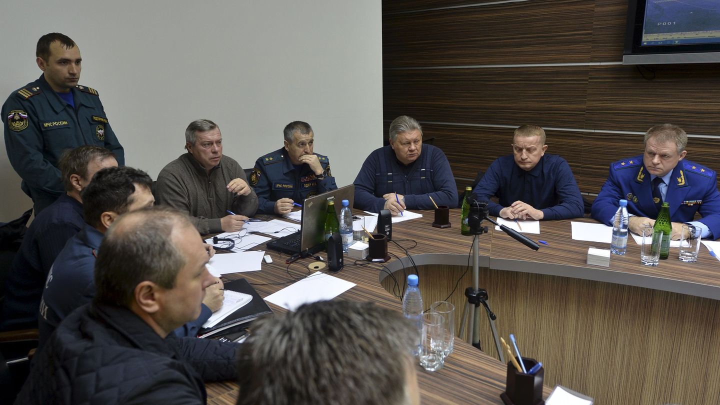 Reunión del operativo de emergencia en el aeropuerto de Rostov