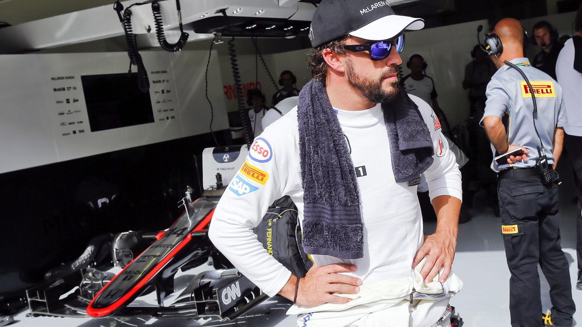 Nigel Roebuck: "Ver a Fernando Alonso al fondo de la parrilla es un chiste"