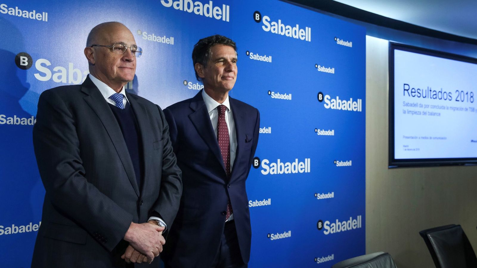 Foto: Josep Oliu (izda.) y Jaime Guardiola, presidente y CEO de Banco Sabadell