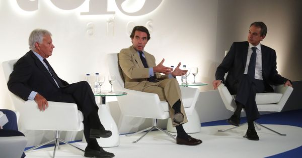 Foto: Los expresidentes Felipe González (i), José María Aznar (c) y José Luis Rodríguez Zapatero, durante su intervención en el foro '40 años de democracia'. (EFE)