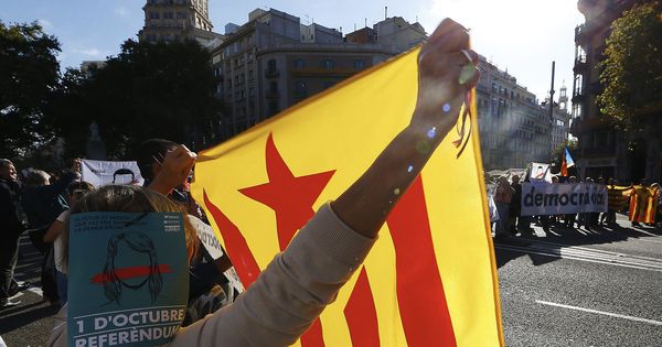 Foto: La prensa internacional se hace eco de los registros de la Guardia Civil en Cataluña. (Reuters)