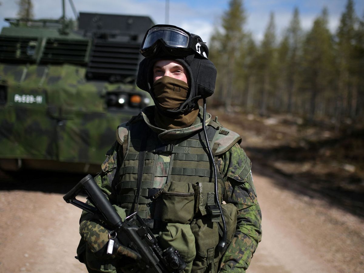 Foto: Un soldado finés, en un ejercicio. (Reuters/Stoyan Nenov)