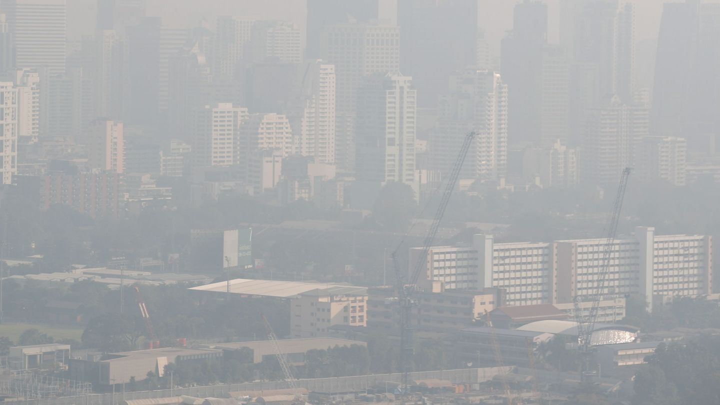 ¿Nueva York, Singapur o Móstoles? Con tanta polución podría ser cualquier cosa.