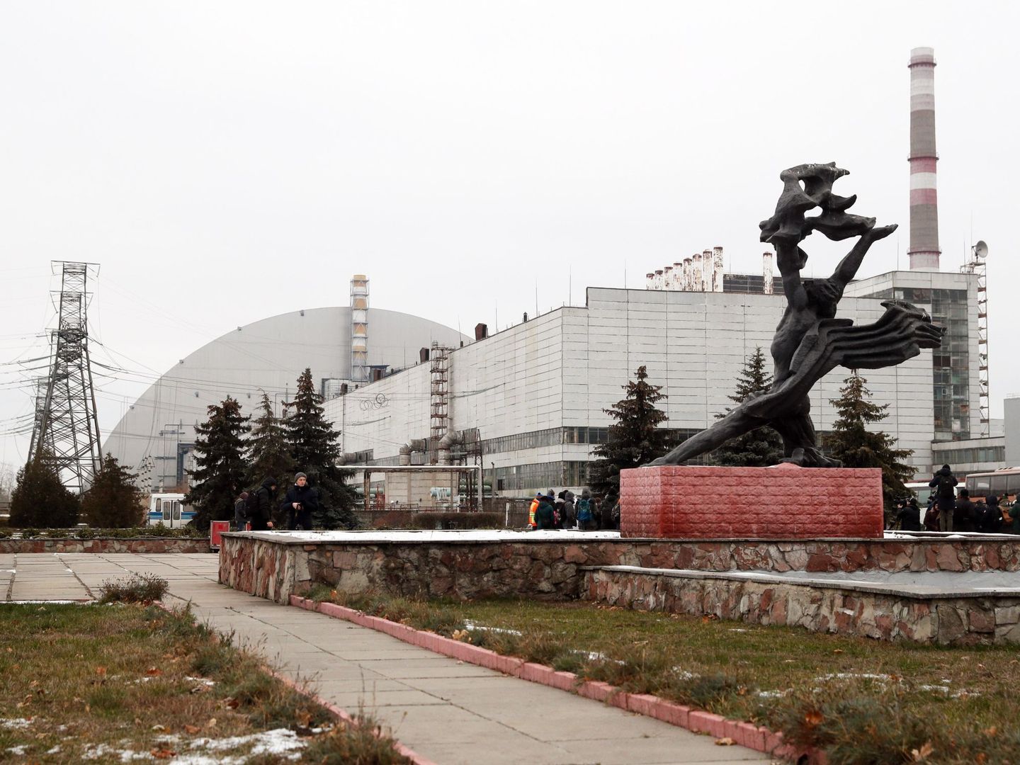 Una vista del Monumento para los 'liquidadores' que murieron durante los trabajos de limpieza después del desastre de Chernóbil. (EFE)