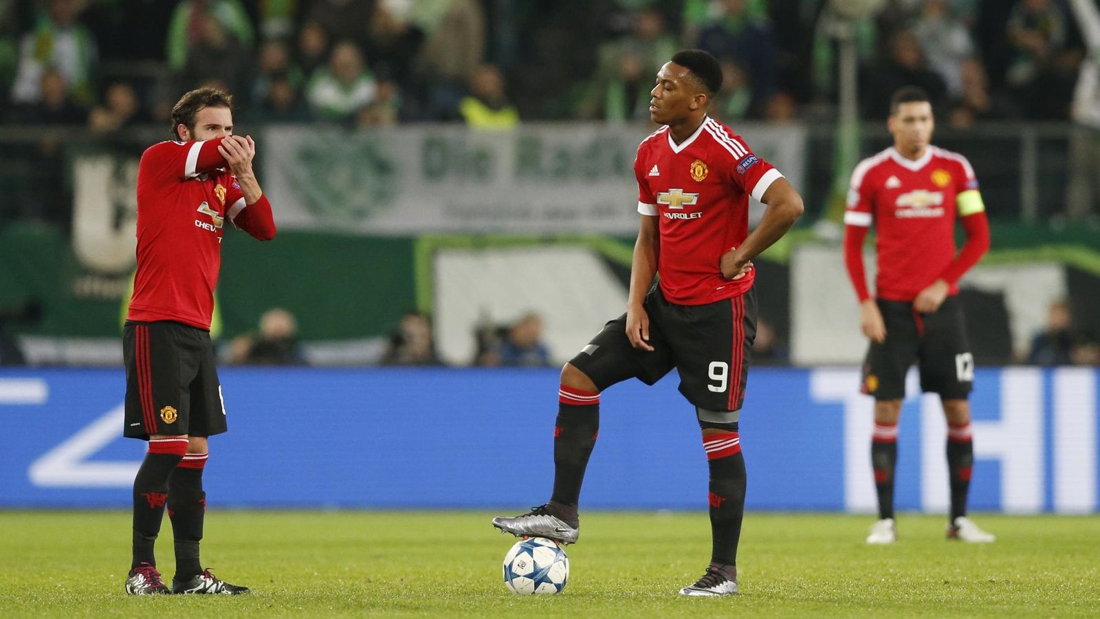Foto: El Manchester United volvió a vivir una pesadilla en la Champions ante el Wolfsburgo (Reuters).