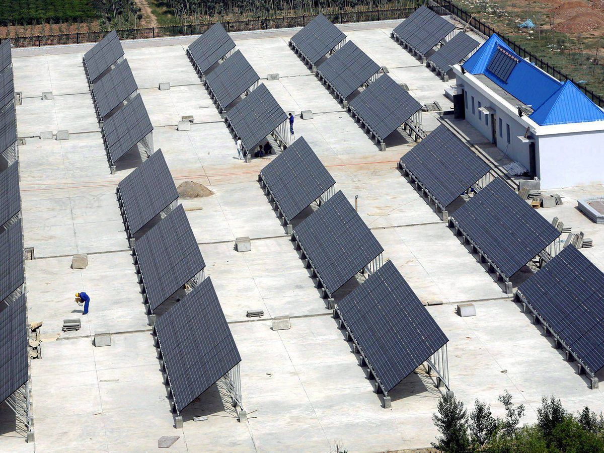 Foto: Placas fotovoltaicas. (EFE/Anghai Jin)