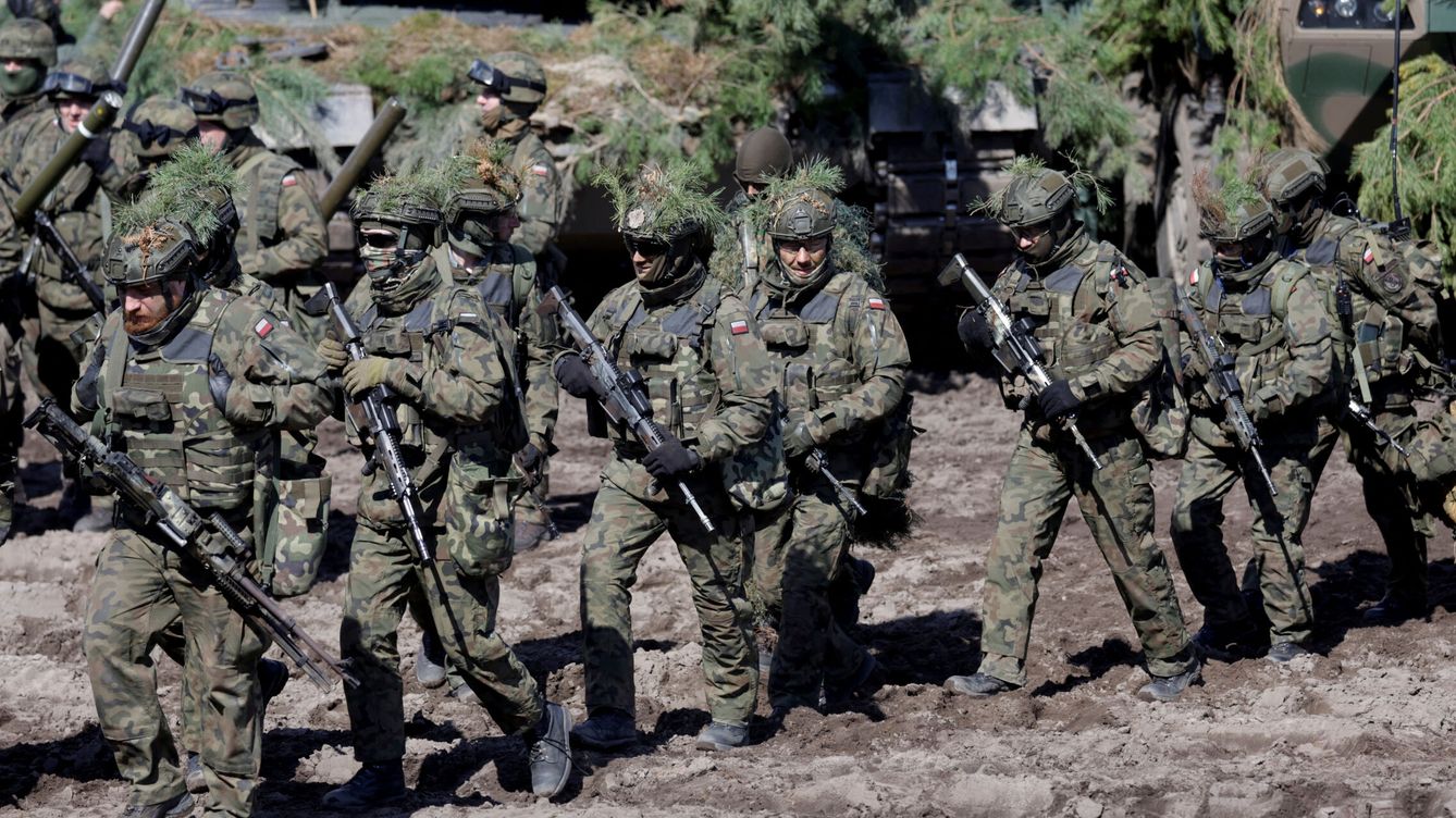 Foto: Un ejercicio conjunto de soldados polacos y estadounidenses en Polonia. (Reuters/Leonhard Foeger)