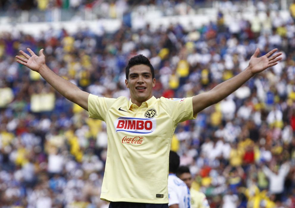 Foto: Raúl Jiménez celebra uno de sus últimos goles con la camiseta del América. (EFE)