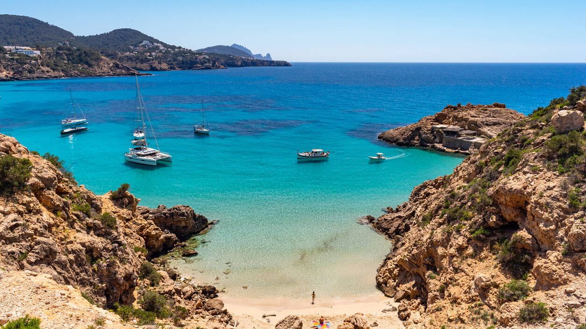 Ibiza muere de éxito: la vivienda bate en un 30% los precios de la burbuja