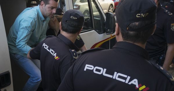 Foto: Francisco Javier Medina, acusado del doble crimen de Almonte, llegando a la Audiencia Provincial de Huelva. (EFE)