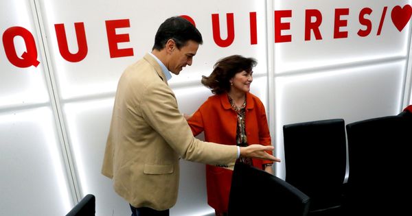 Foto: Pedro Sánchez y la vicepresidenta en funciones, Carmen Calvo, el pasado 29 de abril en Ferraz. (EFE)