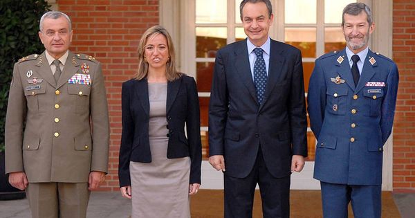 Foto: De i a d: Fulgencio Coll, la exministra de Defensa Carme Chacón, el expresidente José Luis Rodríguez Zapatero y el exJemad José Julio Rodríguez. (Moncloa)