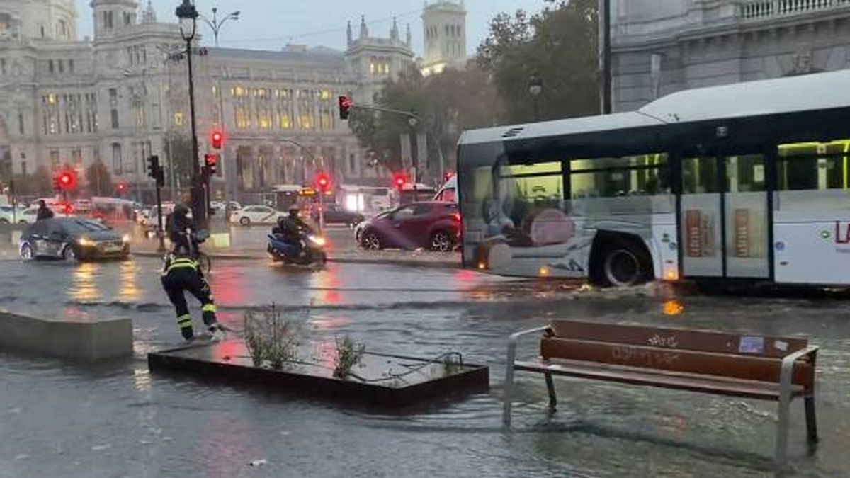 Inundaciones en Madrid: estas son las imágenes y retenciones de tráfico que han dejado las lluvias en la capital