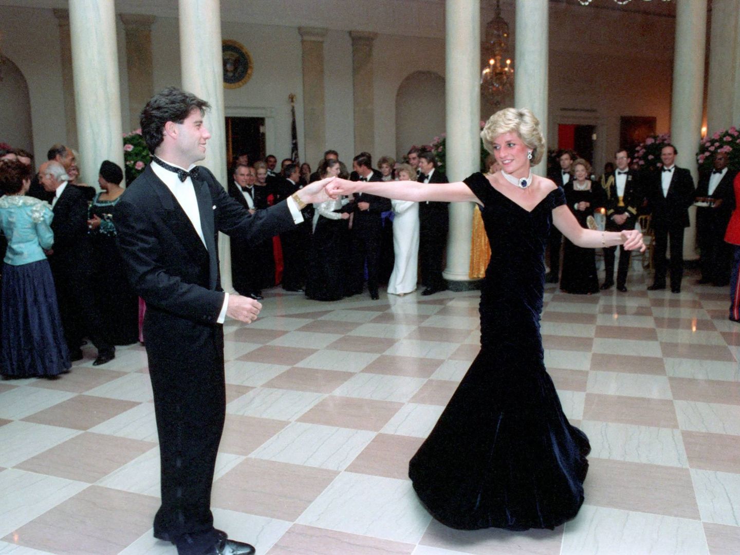 Diana de Gales y John Travolta en 1985. (Cordon Press)