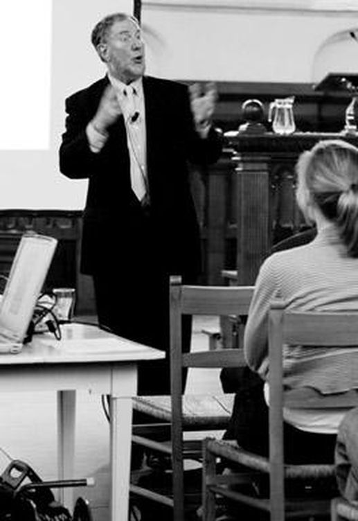 El sociólogo y psicólogo Robert Putnam durante una de sus clases.