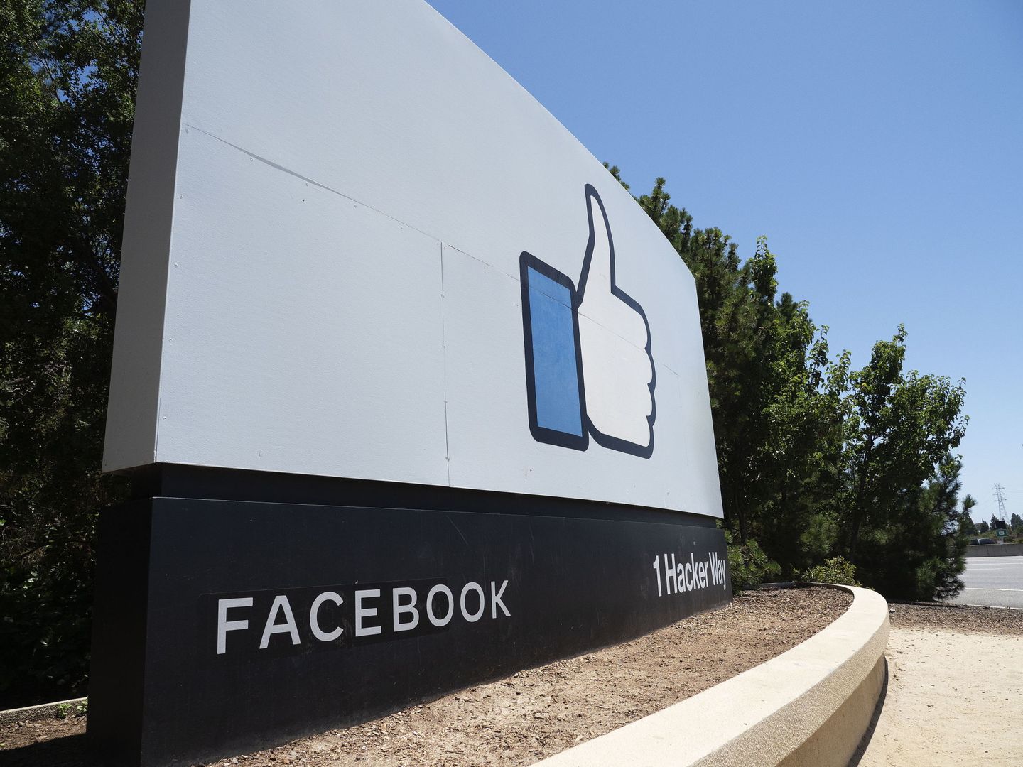 Entrada a la sede de Facebook en California. (Reuters)