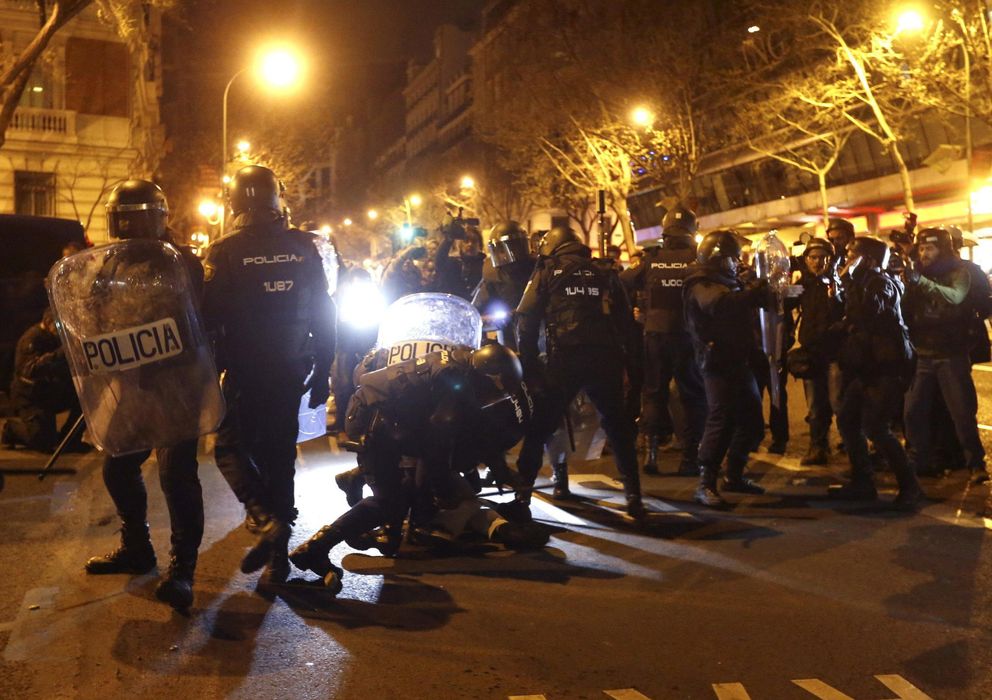 Foto: Detenidos tras disturbios y cargas policiales el pasado 22-M (EFE)