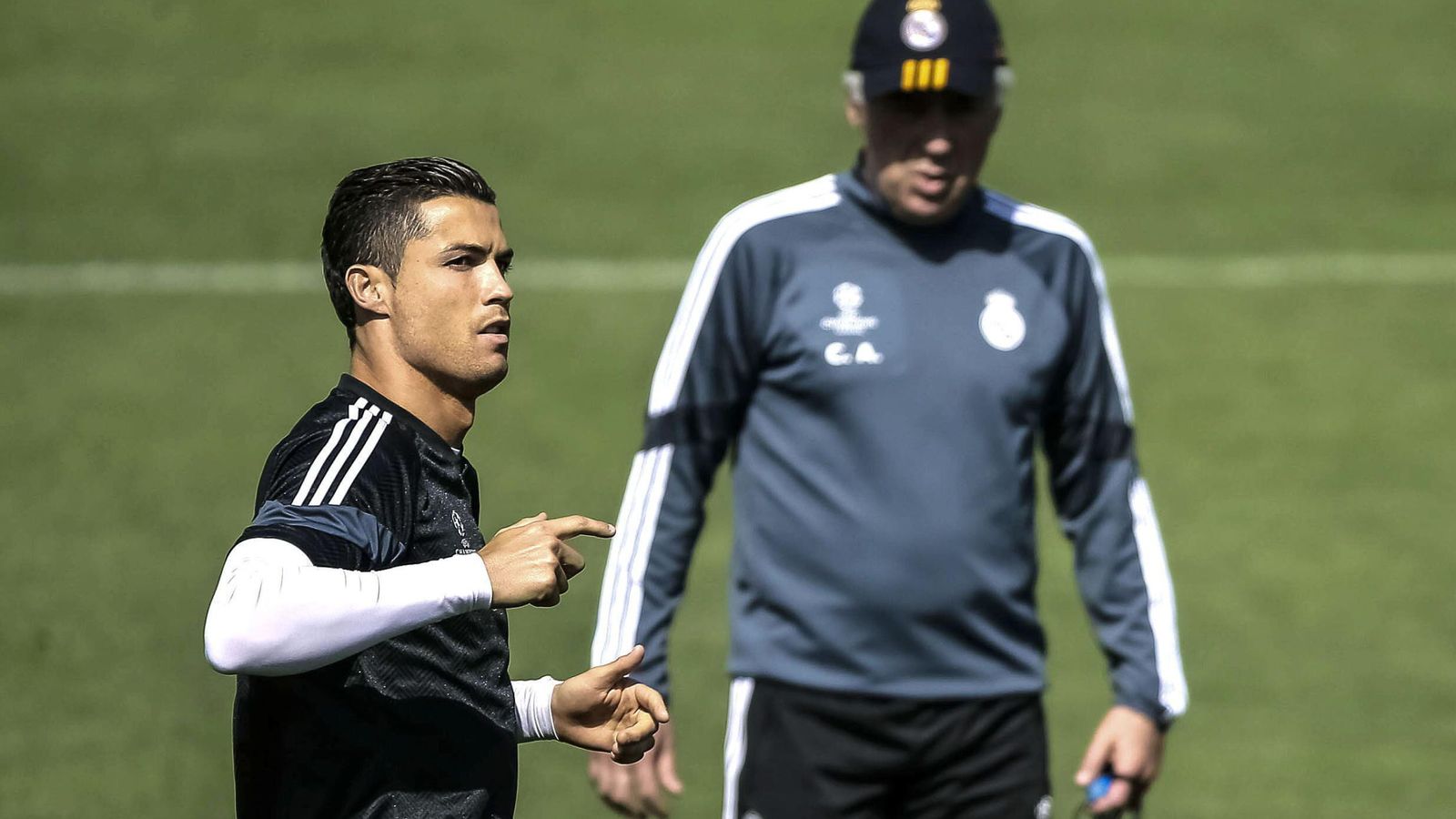 Foto: Ancelotti y Cristiano Ronaldo durante un entrenamiento del Real Madrid (EFE)