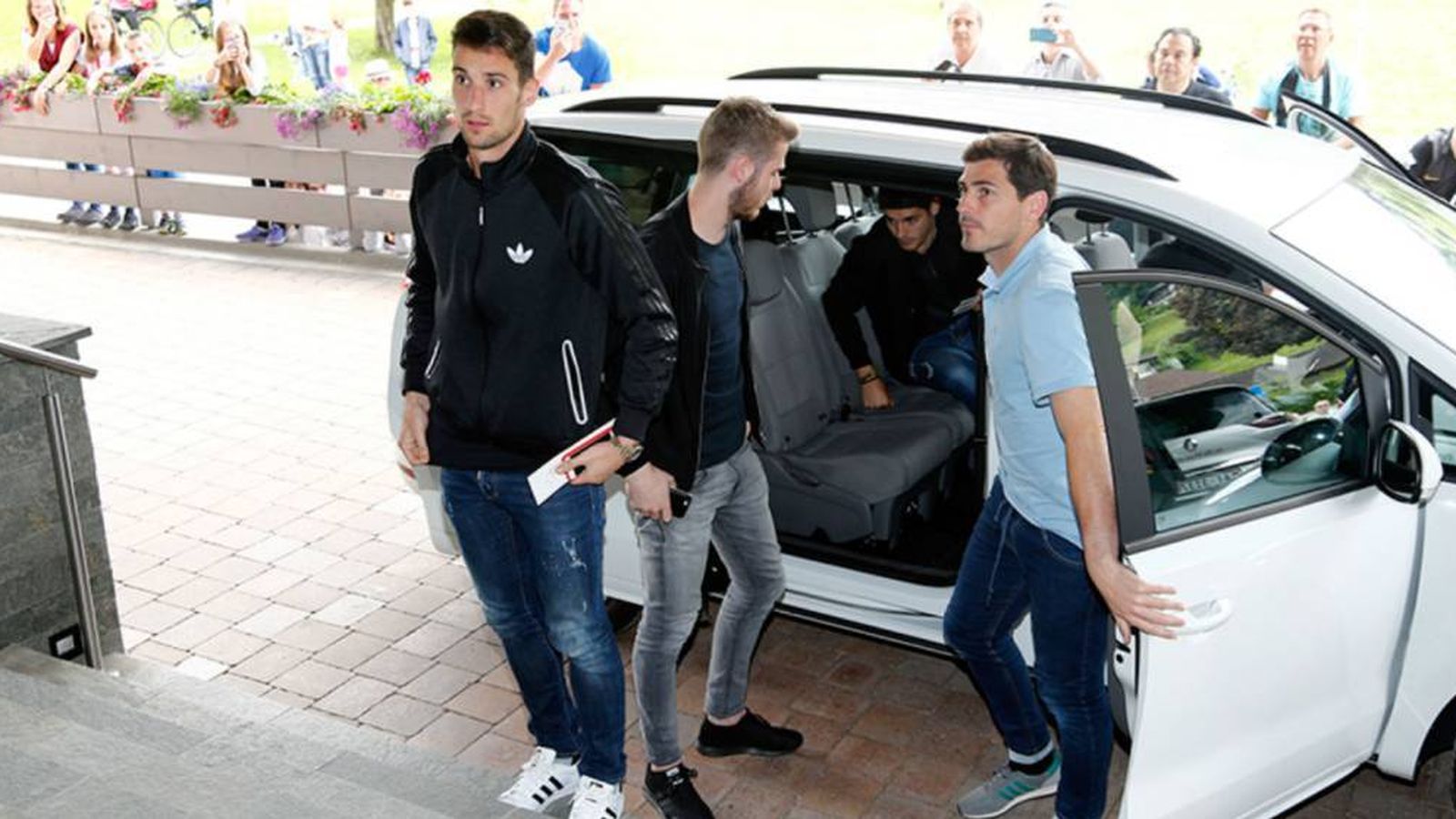 Foto: Sergio Rico, De Gea y Casillas, los tres porteros de la Selección, a su llegada a Suiza