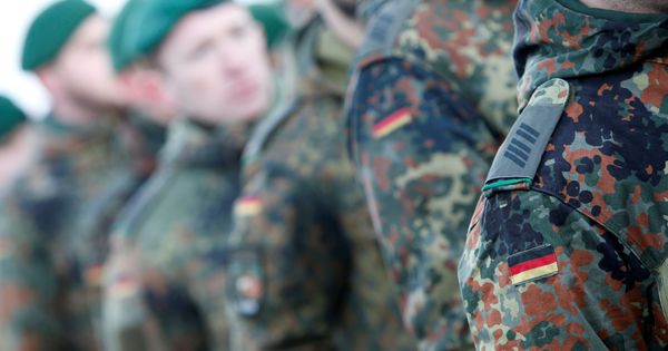 Foto: Soldados de las fuerzas armadas alemanas en una ceremonia, antes de su despliegue en Lituania, en enero de 2017. (Reuters)