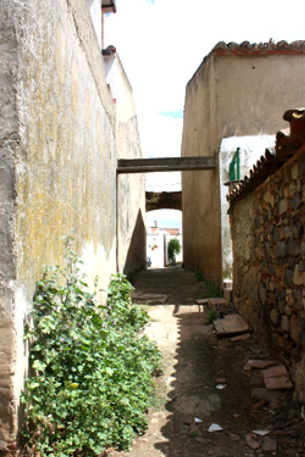 Foto: Puerto Hurraco y Casas Viejas… Dos formas muy distintas de sobrevivir a la tragedia