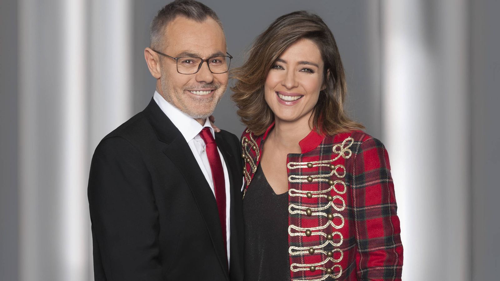Foto: Jordi González y Sandra Barneda, presentadores de 'GH VIP 5'