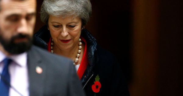 Foto: Theresa May abandona el 10 de Downing Street, en Londres. (Reuters)