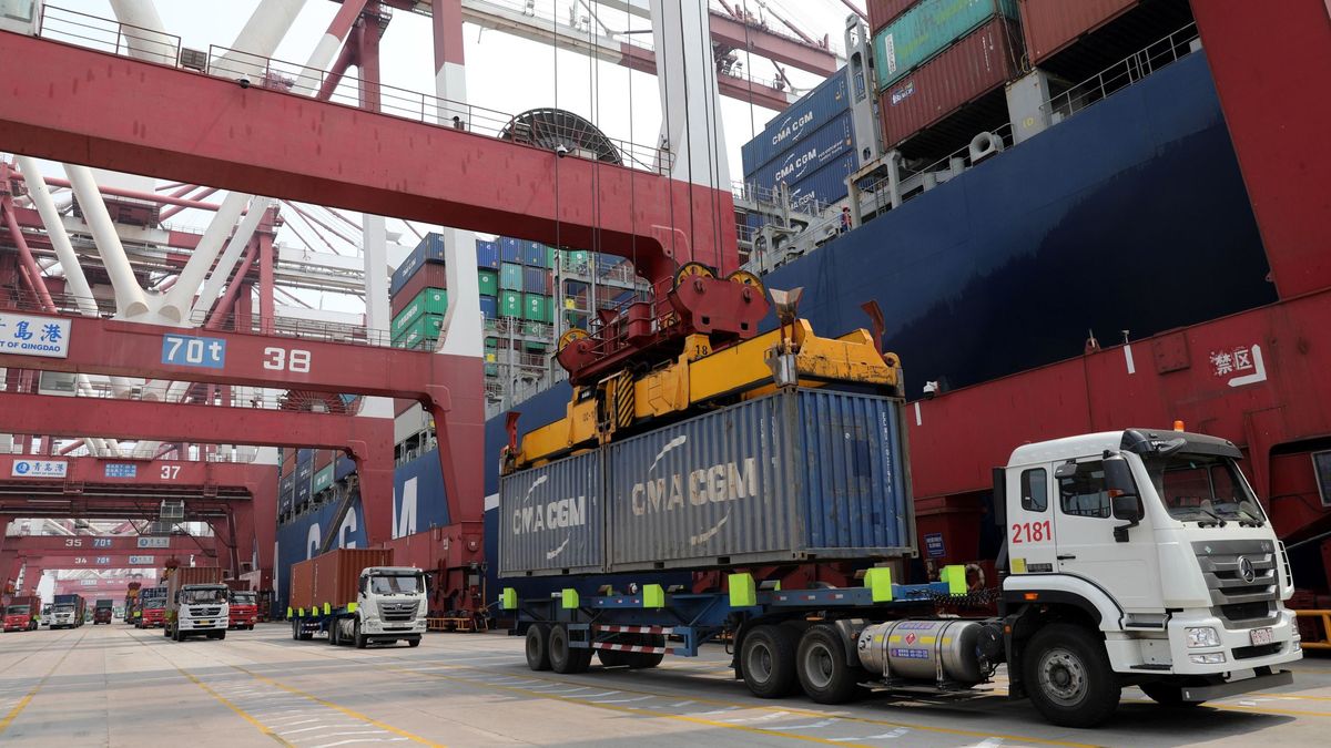 Vuelven las exportaciones: el déficit comercial se reduce un 57% hasta marzo