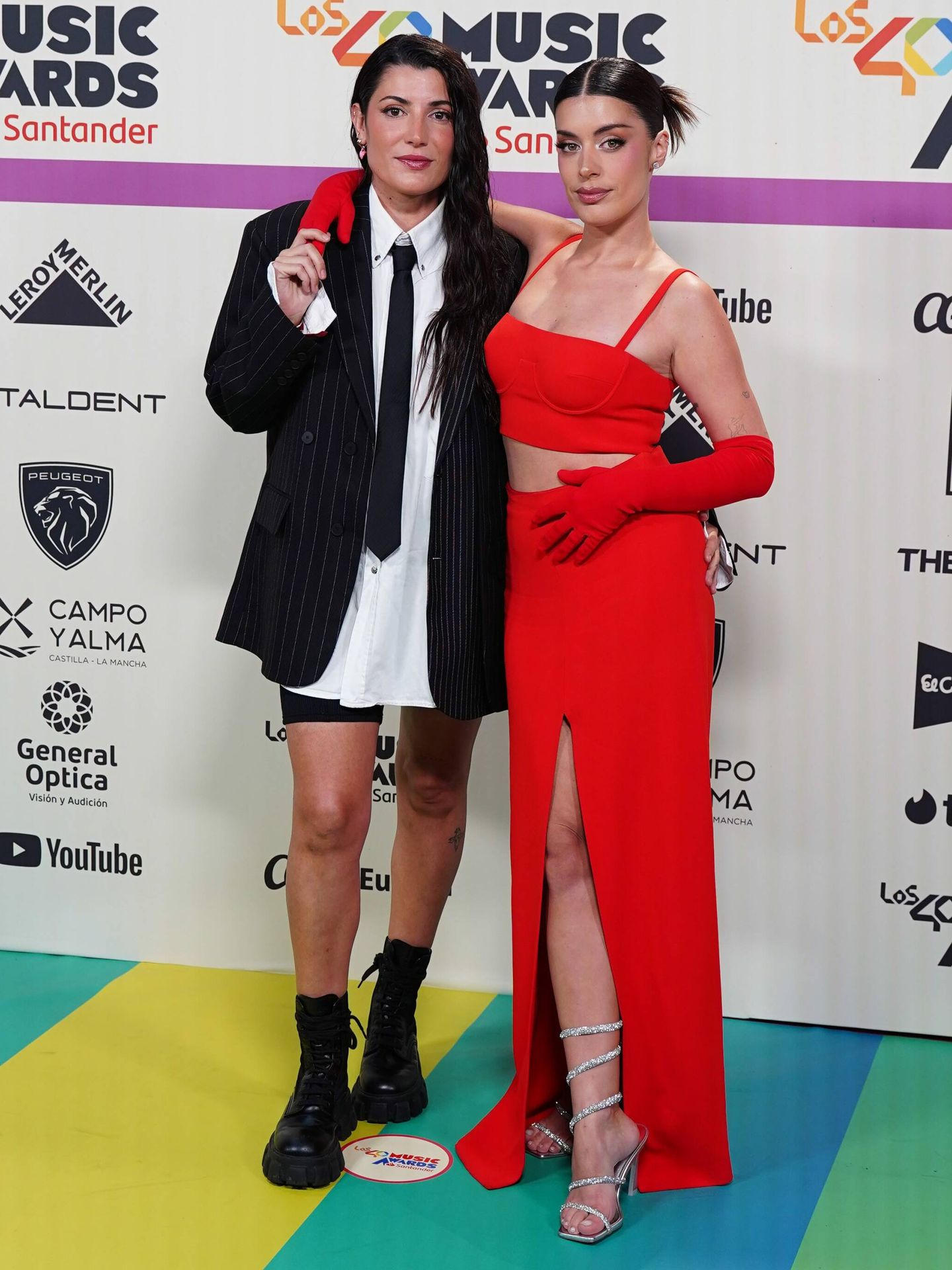 Alba Paul y Dulceida en la alfombra roja de LOS40 Music Awards 2023. (CP)