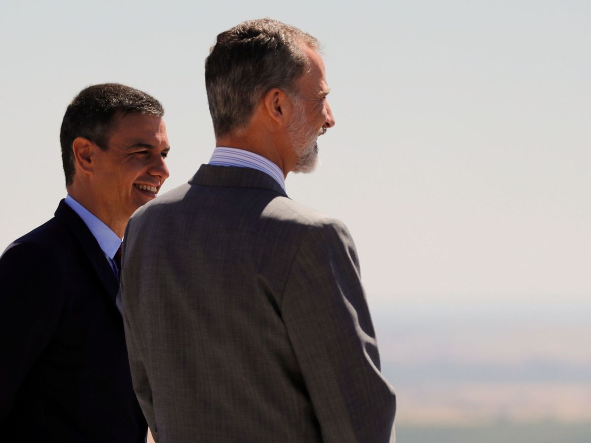 Foto: Felipe VI y el presidente del Gobierno, Pedro Sánchez, el pasado 1 de julio en Elvas, Portugal. (EFE)