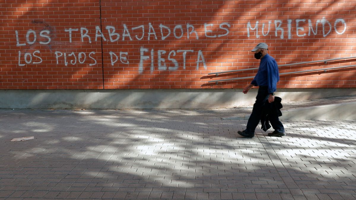 "Fuera pijos": pintadas contra los estudiantes que provocaron un brote de covid en Valencia