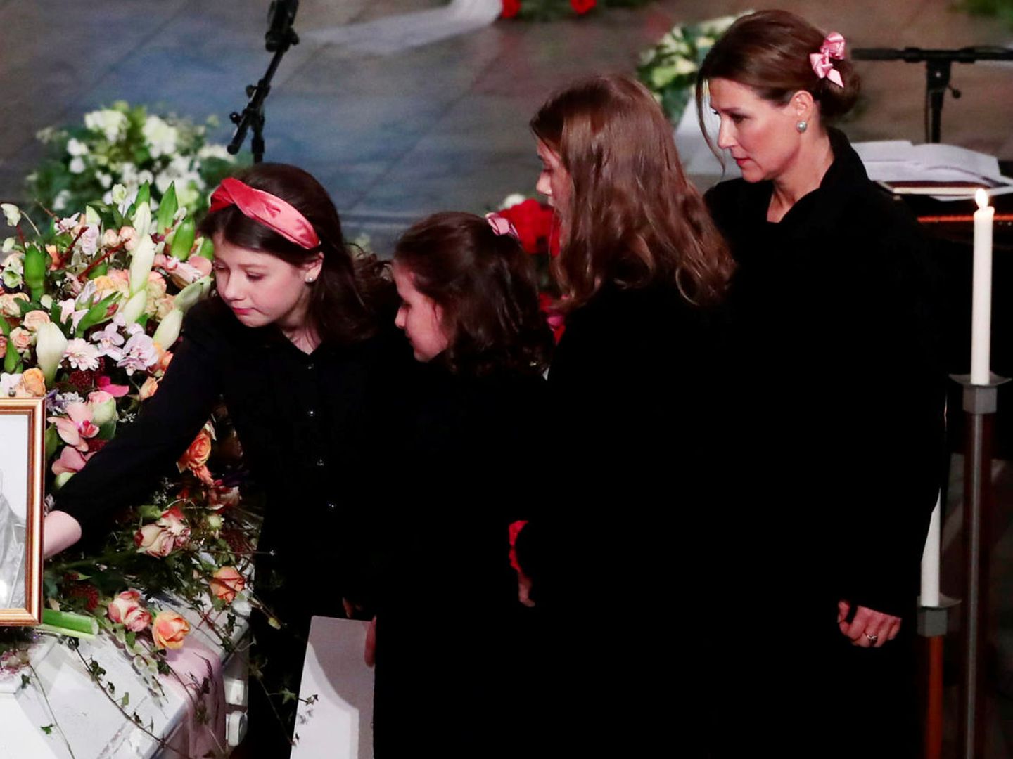 Marta Luisa y sus hijas. (Reuters)