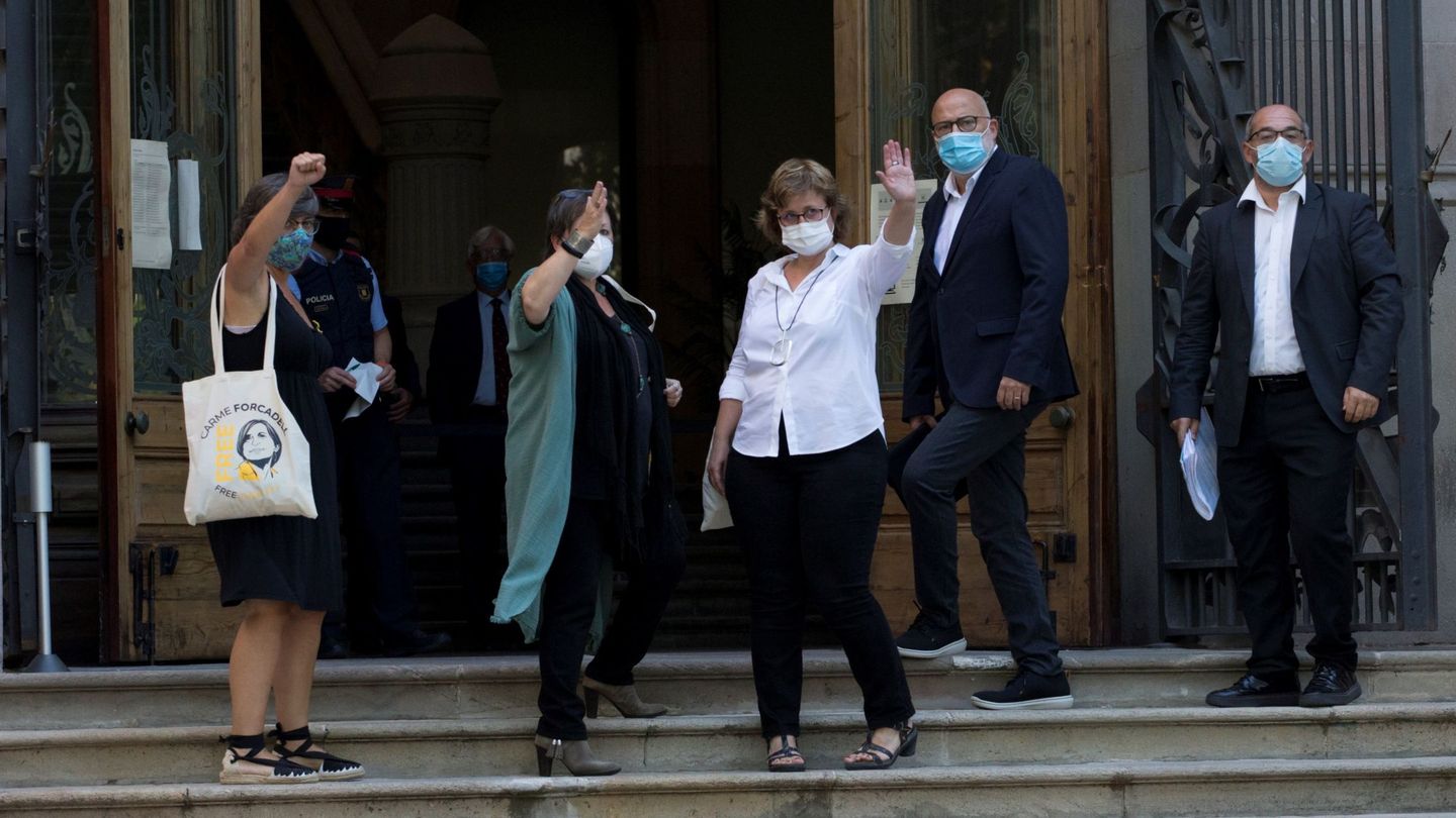 Los exmiembros de la Mesa del Parlament, a su llegada al Tribunal Superior de Justicia de Cataluña. (EFE)