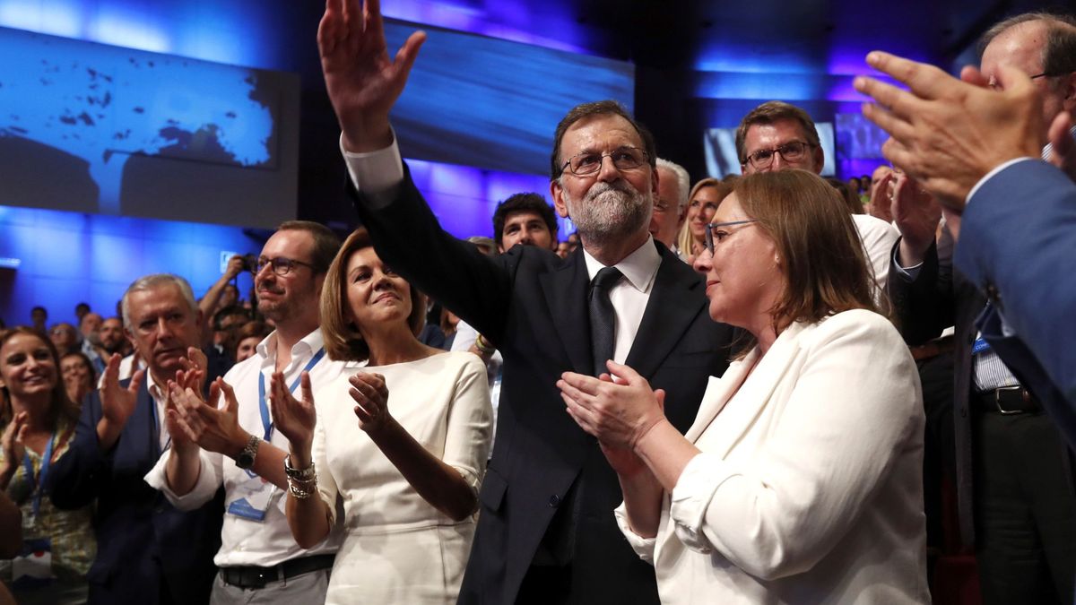 Muchas lágrimas y largas ovaciones en las despedidas de Rajoy y Cospedal