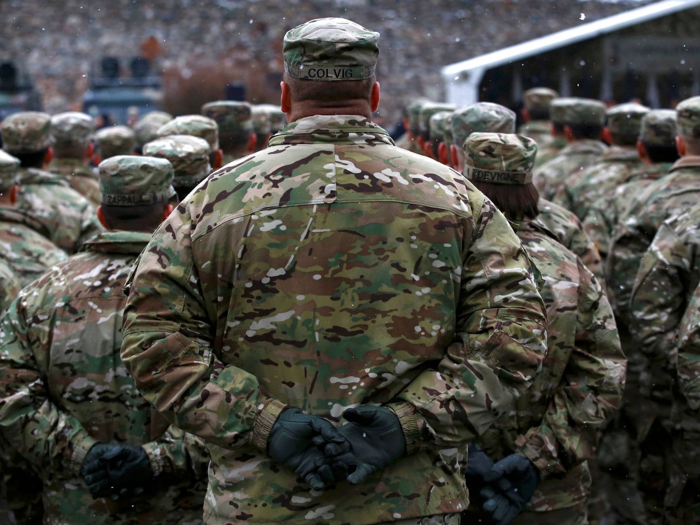 Soldados estadounidenses durante una ceremonia de bienvenida a tropas de la OTAN desplegadas en Zagan, Polonia. (Reuters)