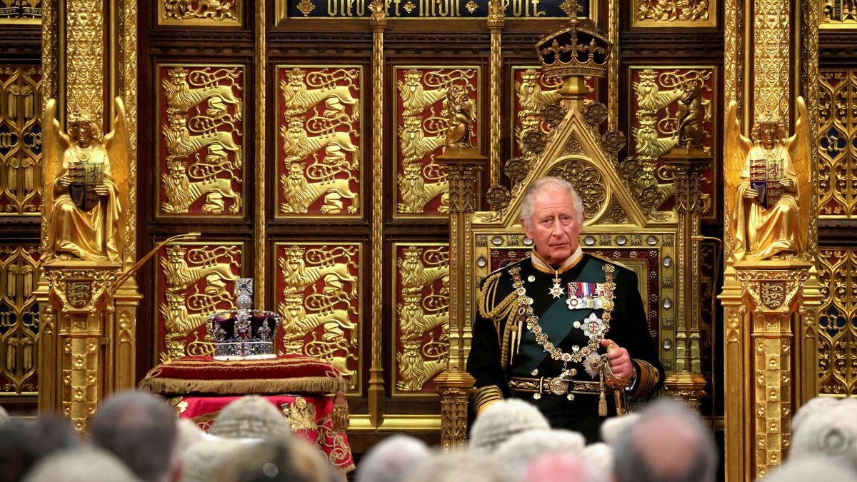 Con corona y sin Guillermo: así será el peculiar discurso de Carlos III ante el Parlamento 