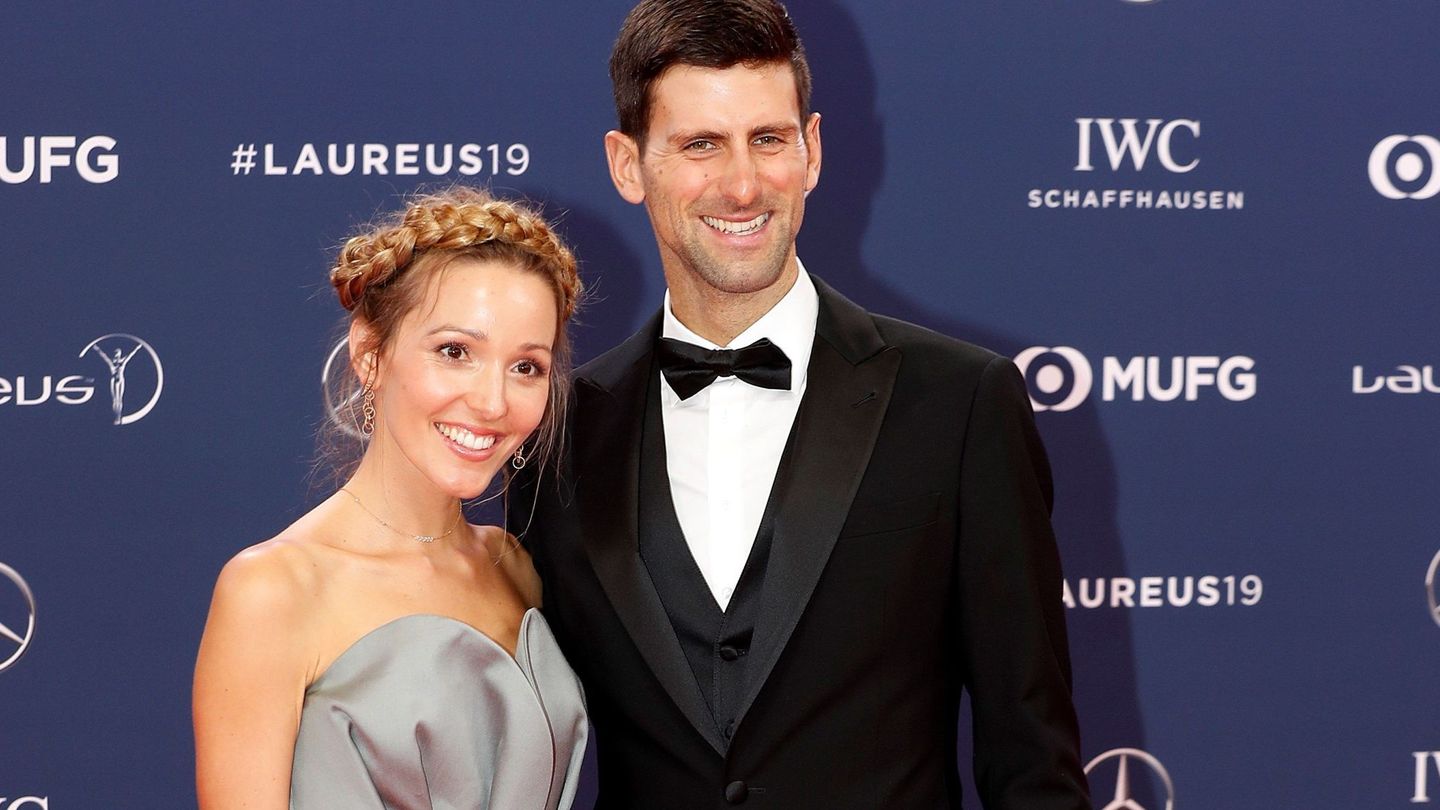 El tenista serbio Novak Djokovic y su mujer Jelena, en 2019. (EFE/Sebastien Nogier)