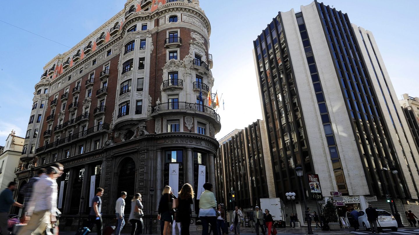 El edificio histórico del Banco de Valencia al que CaixaBank ha trasladado su sede. (EFE)