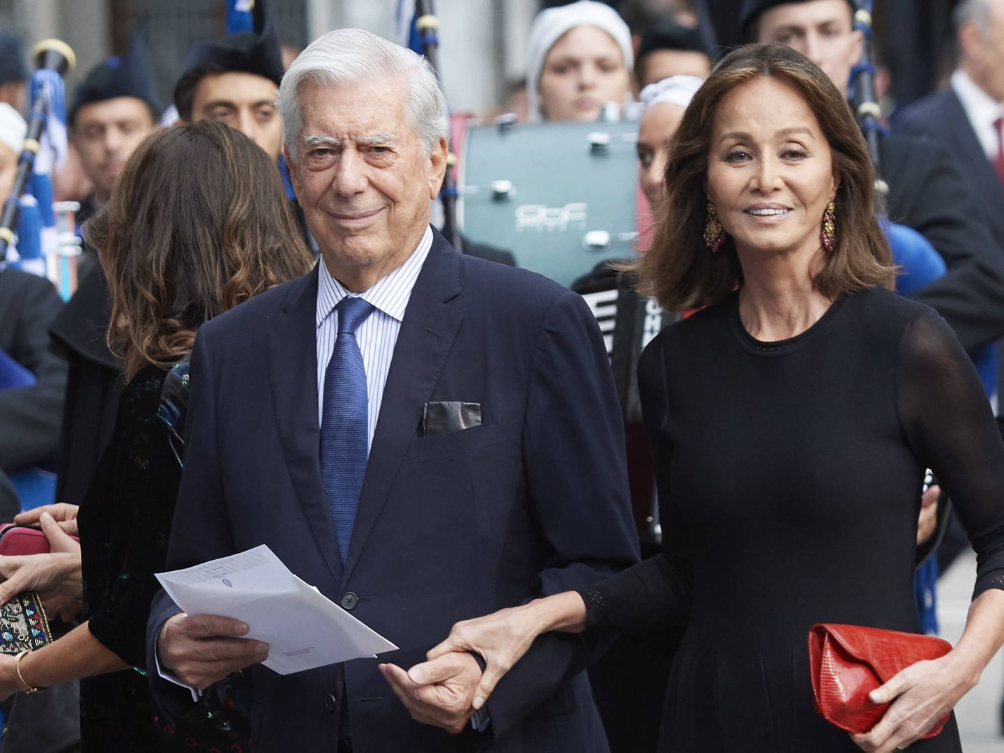 Mario Vargas Llosa e Isabel Preysler en los Premios Princesa de Asturias. (Getty)
