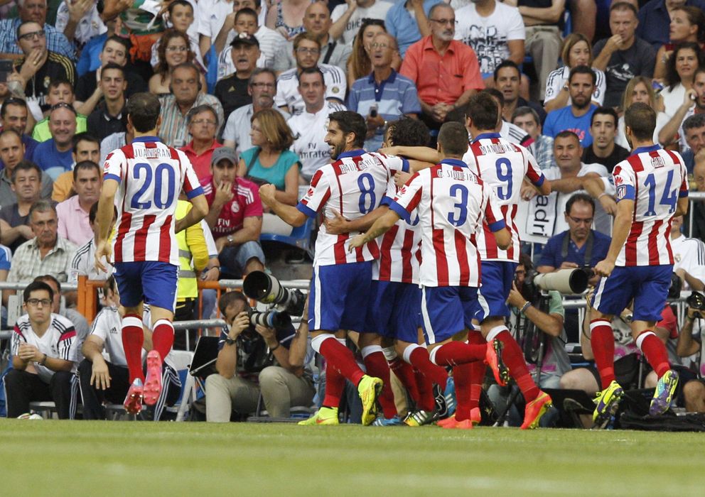 Foto: Jugadores del Atlético celebran uno de los goles marcados en el Bernabéu (EFE)