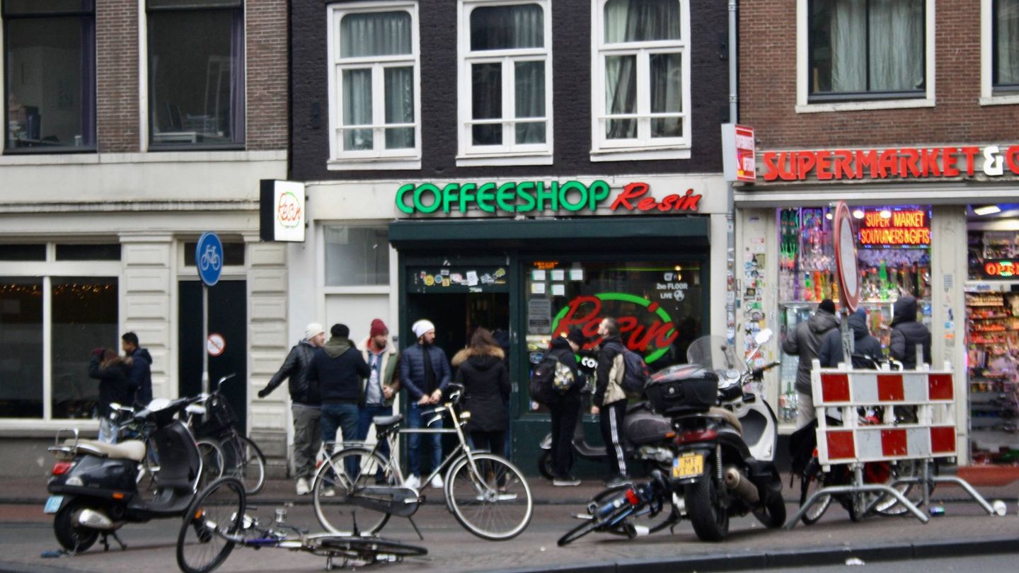 Entrada de un coffeeshop en el centro de Ámsterdam. (I. Rachidi)