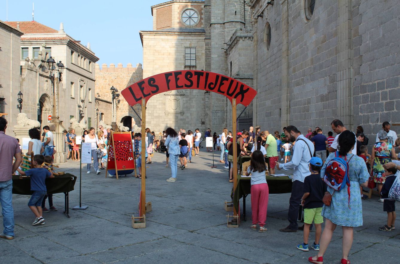 'Festijeux et compagnie' en la plaza de la Catedral. (L.N)