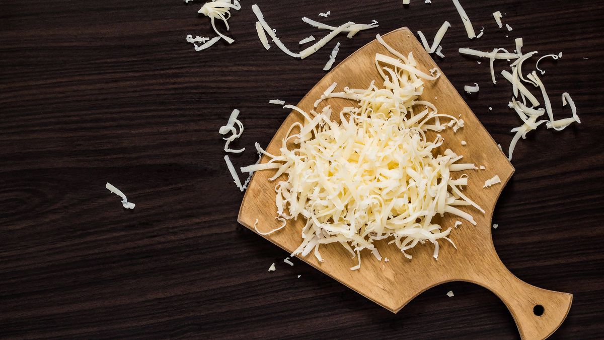 Ten cuidado cuando compres queso rallado: a veces es otra cosa 