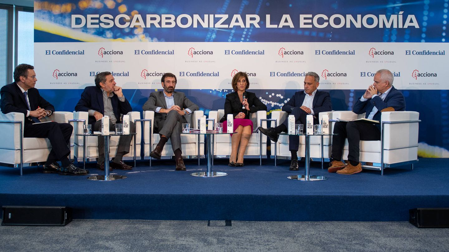 Mesa redonda 'Sociedad y economía en una España descarbonizada'.
