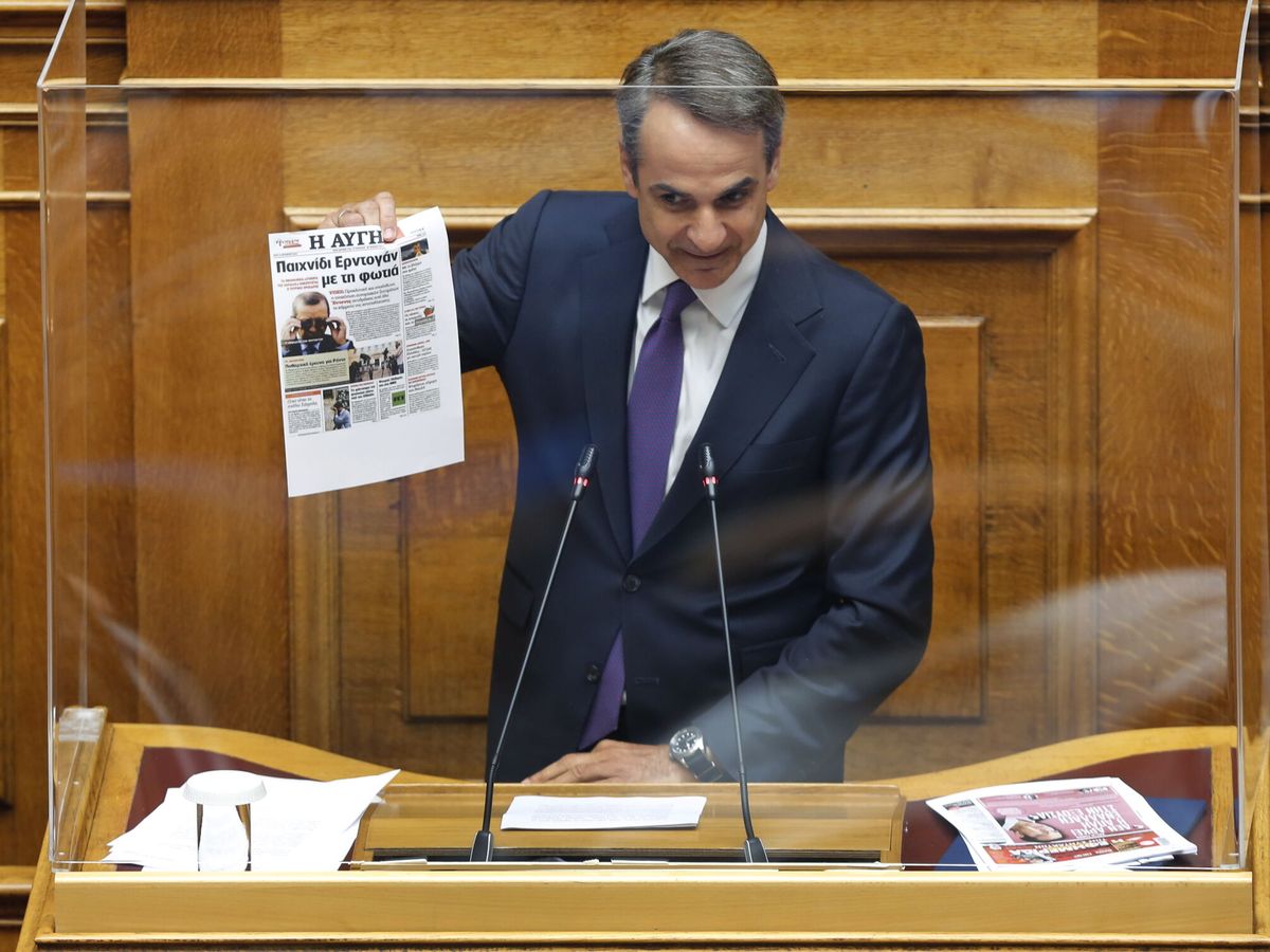Foto: Mitsotakis durante el debate parlamentario sobre el escándalo de las escuchas. (EFE)