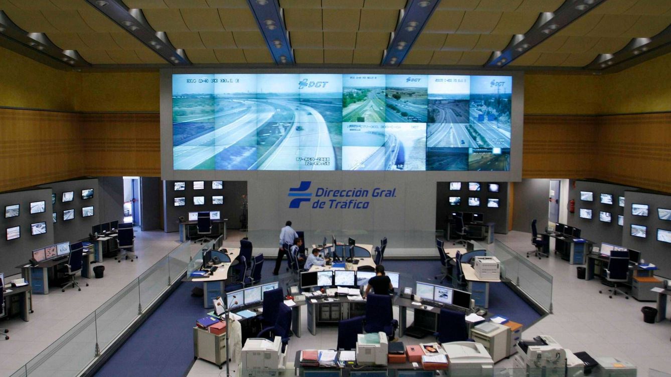 Foto: Centro de control de tráfico en la sede de la Dirección General de Tráfico (DGT) en Madrid. (DGT)