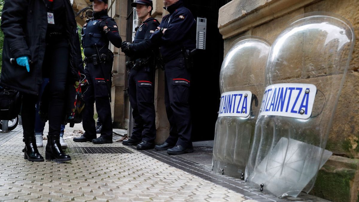 Cuatro detenidos en Bilbao por agredir a unos ertzainas que iban a identificarlos