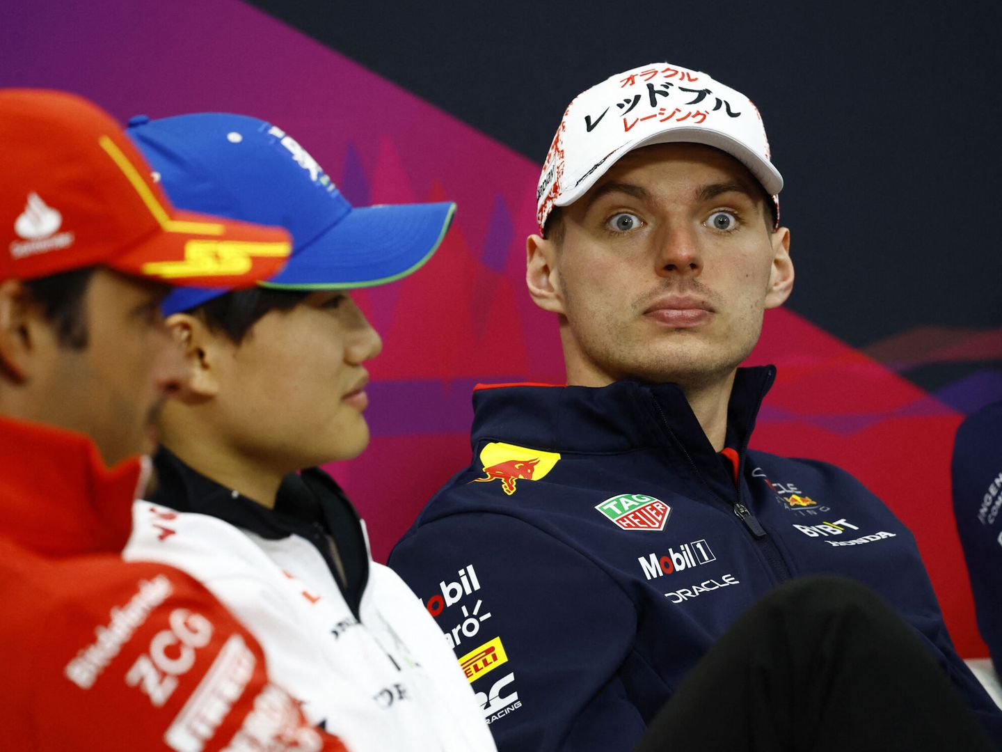 Sainz y Verstappen, en la rueda de prensa de Australia. (EFE/EPA/Franck Robichon)