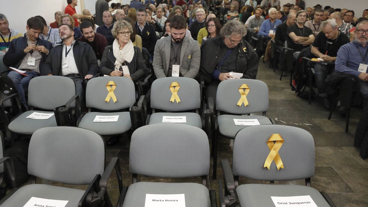 La Junta Electoral prohíbe que los miembros de las mesas lleven lazos amarillos el 21-D