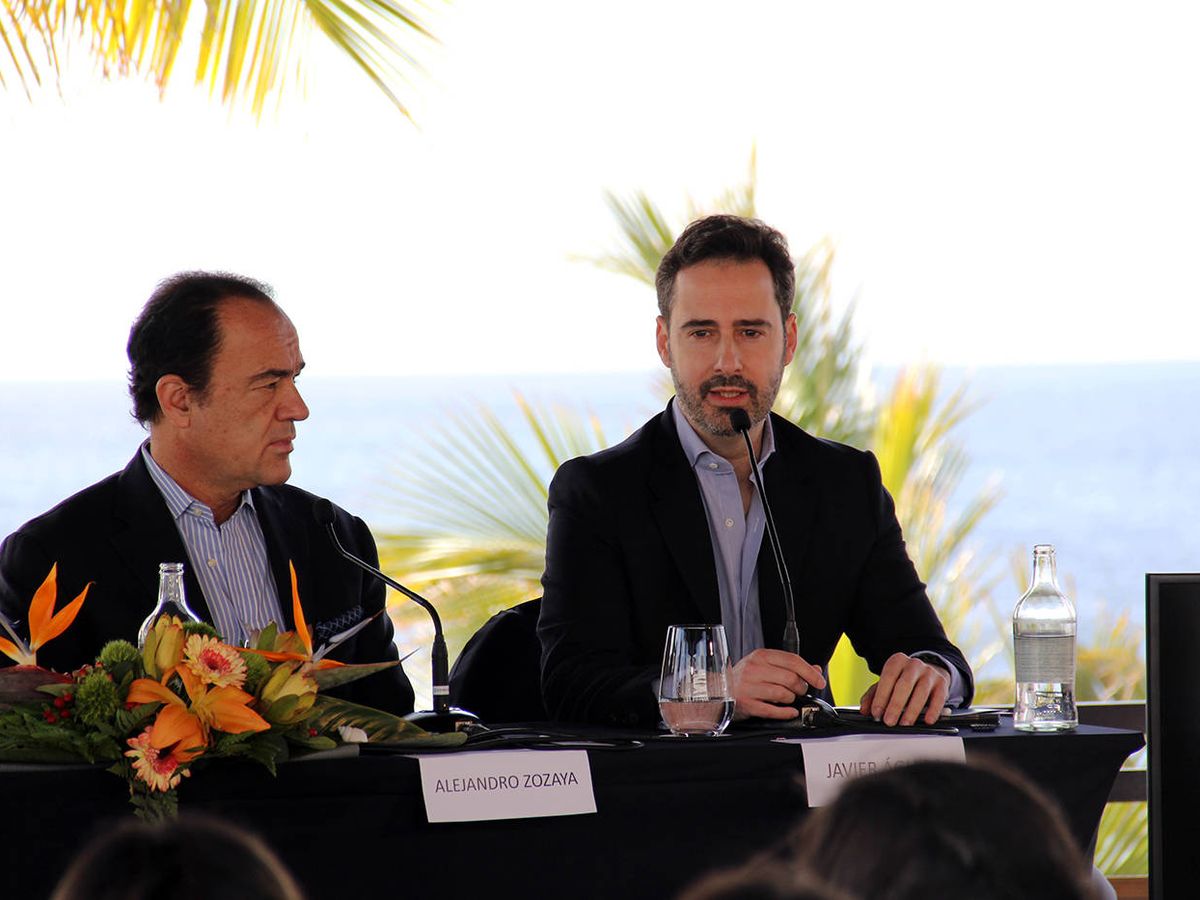 Foto: Alejandro Zozoya, presidente de APL, y Javier Águila, presidente de APL en Europa, en la presentación de su nuevo hotel en Lanzarote. 